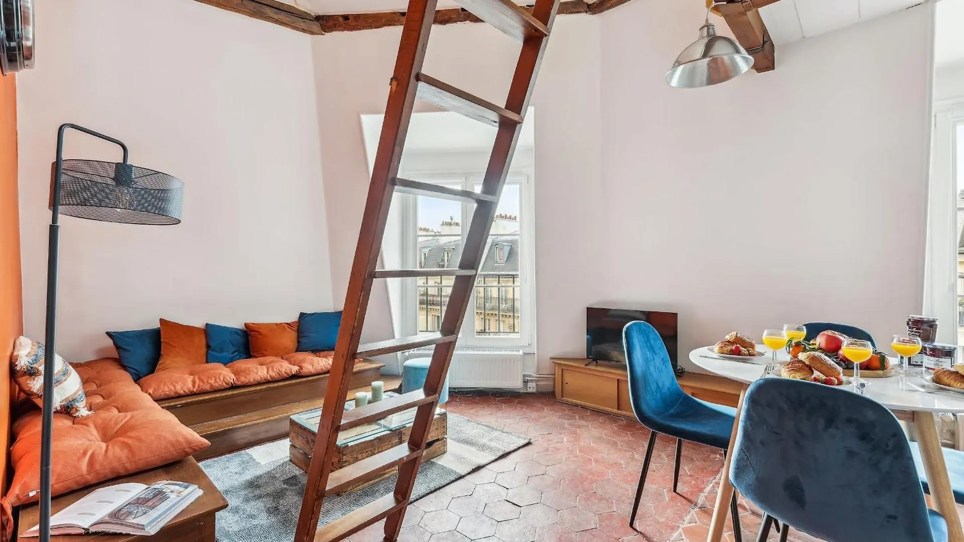 Latin 1br Or 2br Cozy *